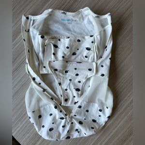 Happiest baby swaddle. Size small. Never used!